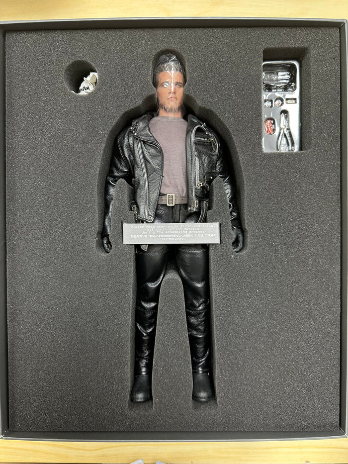 Hottoys Hot Toys 1/6 Scale DX10 DX 10 Terminator 2 - T800 T-800 Action Figure USED