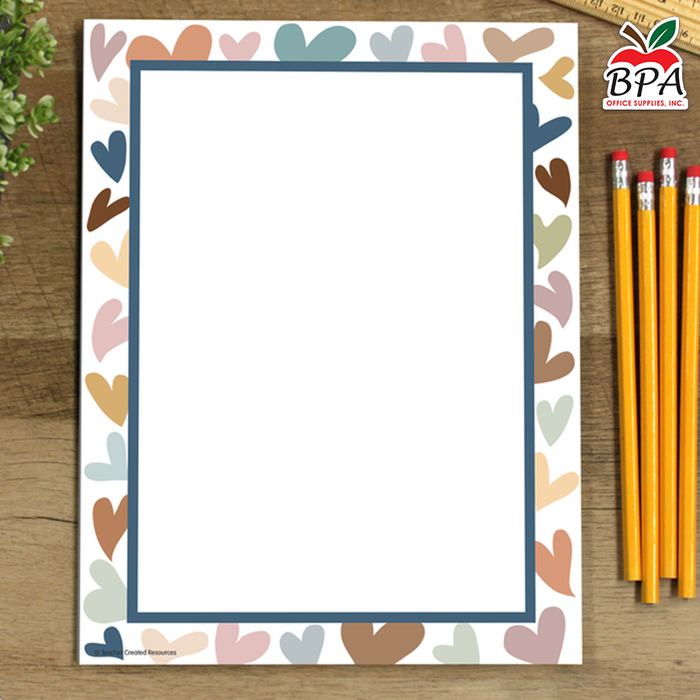 Teacher Created Resources • Papel con borde decorativo "Everyone is Welcome Hearts"
