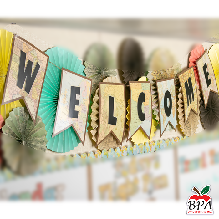 Teacher Created Resources • Set decorativo "Travel the Map Pennants Welcome"